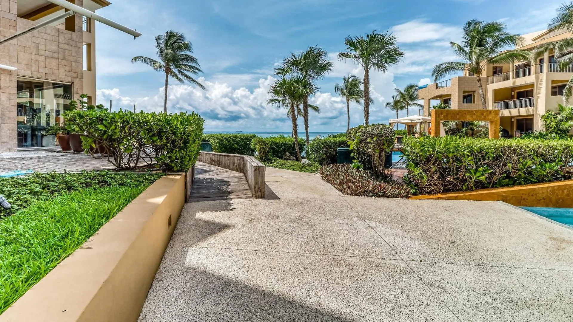 Daire Residences El Faro, Surf 207 Playa del Carmen Meksika